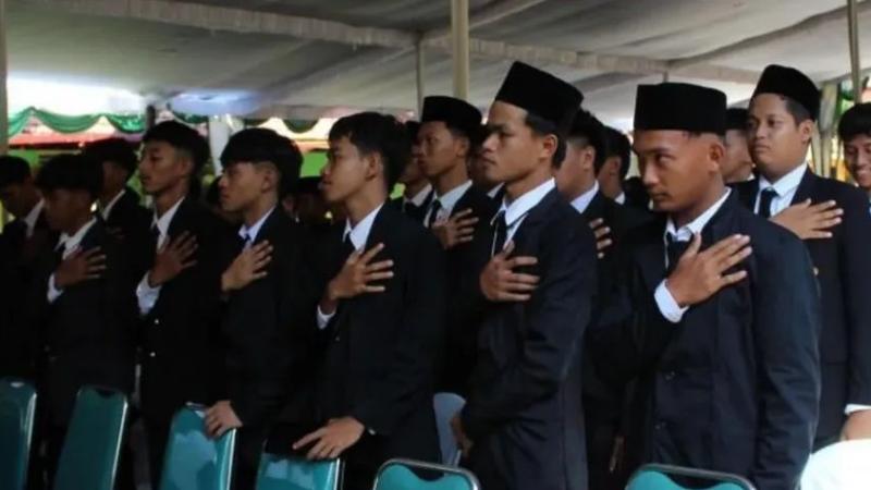 Air Mata Haru Warnai Tasyakuran Kelas XII MAN 10 Jombang: "Madrasah Unggul dengan Segudang Juara