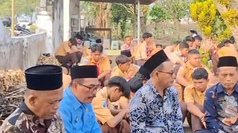 Sowan dan Ziarah ke Makam Para Muassis MAN 10 Jombang