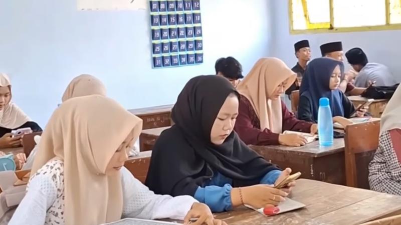 Semarak Hari Santri 2026, MAN 10 Jombang Gelar Khotmil Qur’an Penuh Khidmat